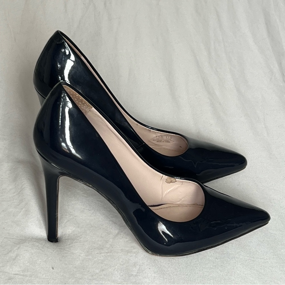 Sleek Vince Camuto VC Kain 4” leather dress pumps, shiny waxy navy blue